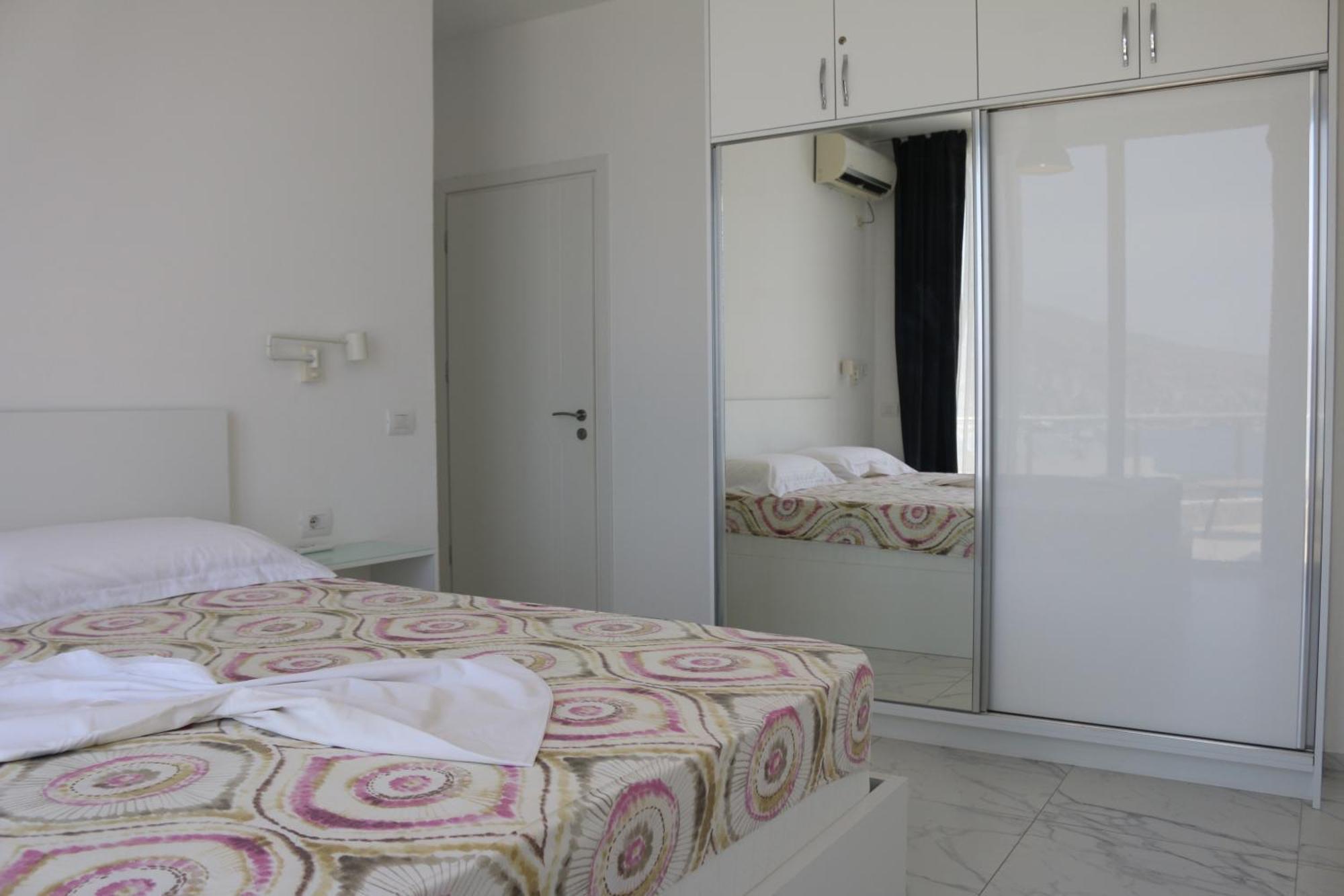 Infinity Sea View Penthouse Apartment ซารานเดอ ภายนอก รูปภาพ